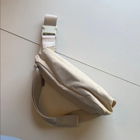 Lululemon Belt Bag - Picture 2 of 4